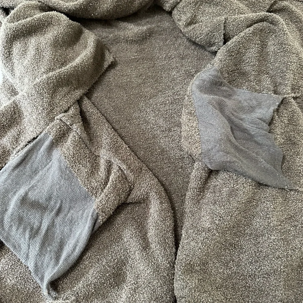 Barefoot Dreams Island Wrap - Picture 8 of 9